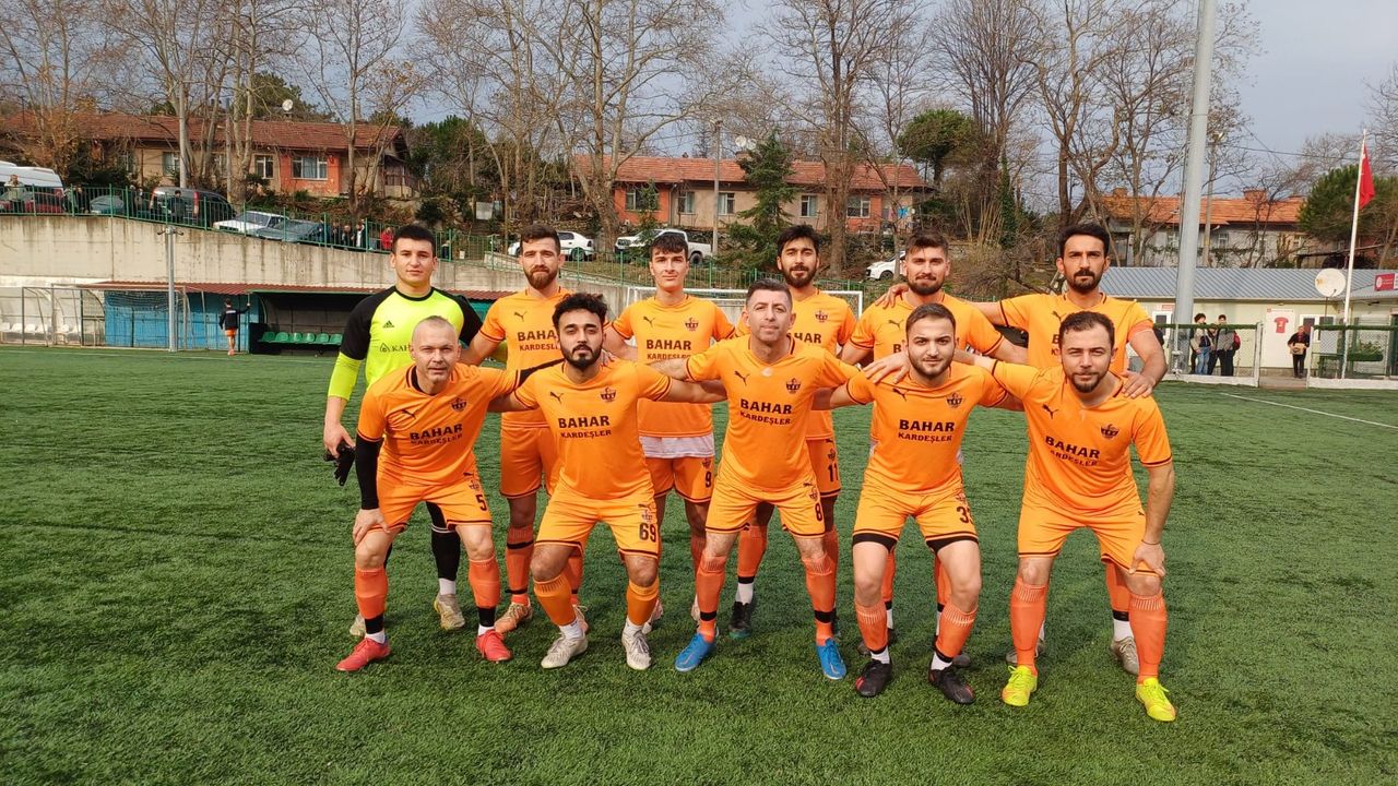 Lider Ayiçispor, Capeti Merkez Atölyesispor’u 6-0 mağlup etti.  