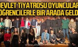 Devlet Tiyatrosu oyuncuları öğrencilerle bir arada geldi
