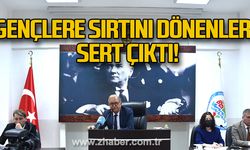 Gençlere sırtını dönenlere sert çıktı!