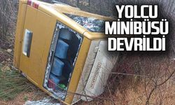 YOLCU MİNİBÜSÜ DEVRİLDİ