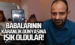 Görme engelli babalarının karanlık dünyasına ışık oldular!