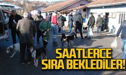 Çip taktırmak için saatlerce sıra beklediler!
