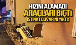 Hızını alamadı... Araçları biçti, istinat duvarını yıktı!