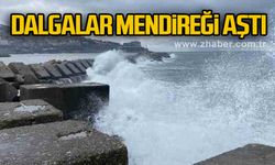 Dalgalar mendireği aştı, vatandaşlar soğuk havaya rağmen yürüyüş yaptı