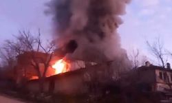 Karabük'te iki katlı ev yandı!