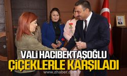 Vali Hacıbektaşoğlu kadın Gazetecileri çiçeklerle karşıladı