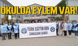Türk Eğitim Sen eğitimde şiddete tepki göstermek için okul önünde eylem yaptı!