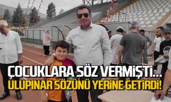 Devrek Belediye Başkanı Özcan Ulupınar, tüm çocuklara spor ayakkabısı hediye etti.