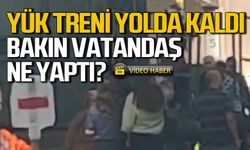 Zonguldak'ta yük treni yolda kaldı! Bakın vatandaş ne yaptı?