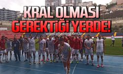 Kral olması gerektiği yerde!