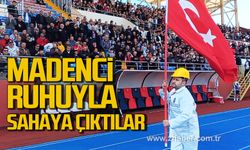 Zonguldaksporlu futbolcular sahaya madenci ile çıktı!