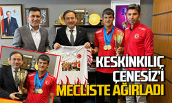 Ali Keskinkılıç başarılı sporcuyu Gazi Meclis’te onurlandırdı