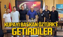 Gökçebey Belediyesi Voleybol takımı kupayı Başkan Vedat Öztürk’e getirdi!