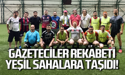 Gazeteciler rekabeti bu kez yeşil sahalara taşıdı: Kozlarını paylaştılar!