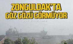 Zonguldak'a sis çöktü! Göz gözü görmüyor!