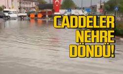 Bartın'da sağanak etkili oldu, caddeler nehre döndü