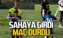 U-16 Gelişim Ligi maçında küçük çocuk sahaya girdi, maç durdu!