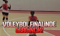 Komşu'da Yıldız Kızlar Voleybol Finalinde gerginlik yaşandı!
