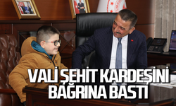 Vali Osman Hacıbektaşoğlu şehit kardeşi Hüseyin Büber'i bağrına bastı