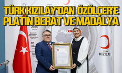 Türk Kızılay’dan Rektör İsmail Hakkı Özölçer’e Platin Berat ve Platin madalya