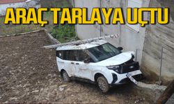 Yoldan çıkan otomobil tarlaya girdi