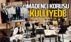 Madenci Korosu Külliye’de konser verdi: Erdoğan ile hatıra fotoğrafı çektirdiler