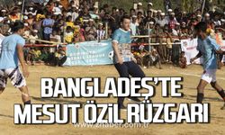 Mesut Özil, Bangladeş'te Arakanlı Müslümanlarla bir araya geldi.