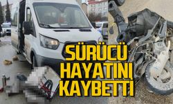 Öğrenci servisi ile çarpışan motokurye hayatını kaybetti