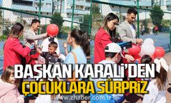 Atakan Karali ve Dilek Karali'den çocuklara sürpriz