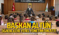 Kamil Altun öğrencilere yerel yönetimlerin işleyişini anlattı.