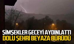 Şimşekler geceyi aydınlattı, dolu yağışı şehri beyaza bürüdü