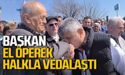 Başkan el öperek vatandaşlarla vedalaştı: Duygusal anlar