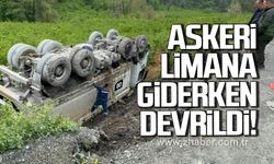 Askeri limana taş götüren kamyon devrildi, sürücü yara almadan kurtuldu