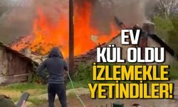 Yangın evi kül etti: Yanan evi izlemekle yetindiler