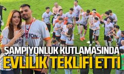 Şampiyonluk kutlamasında sürpriz evlilik teklifi