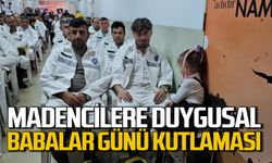 Madenciler, çocuklarının öğrenim gördüğü okulda Babalar Günü'nü kutladı