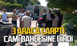 Zonguldak'ta otomobil 3 araca çarpıp cami bahçesine girdi.