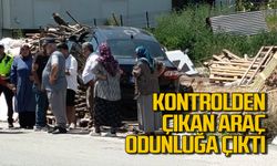 Otomobil kontrolü kaybetti odun yığınına çarptı: Yaralılar var
