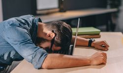 Genç Yetişkinlerde Yalnızlık Yapay Zekâ Bağımlılığını Artırabilir mi?