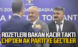 CHP'den istifa eden meclis üyelerine Bakan rozeti taktı AK Parti'ye geçti