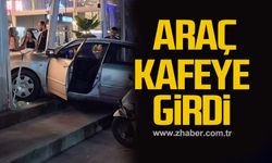 Karabük'te sürücü panikledi, kafeye daldı