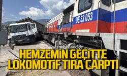Karabük'te hemzemin geçitte lokomotif tıra çarptı