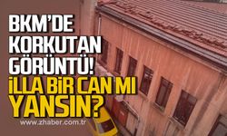BKM Çatısında endişelendiren görüntü! kiremitler boşta, altından insanlar geçiyor