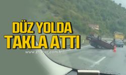 Düz yolda takla attı