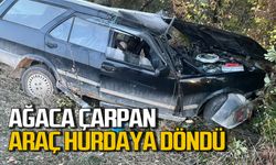 Ağaca çarpan otomobil hurdaya döndü: Sürücüyü ekipler kurtardı