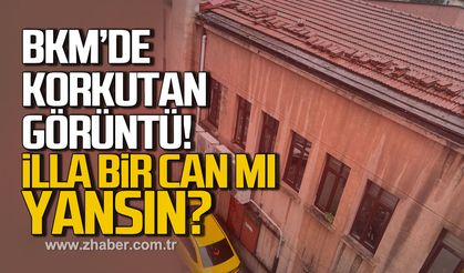 BKM Çatısında endişelendiren görüntü! kiremitler boşta, altından insanlar geçiyor