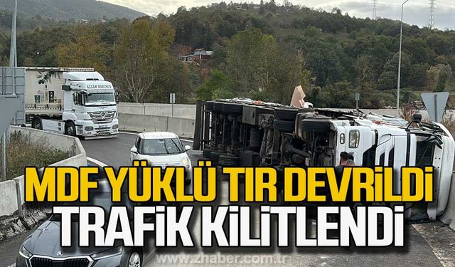 MDF yüklü tır devrildi trafik kilitlendi