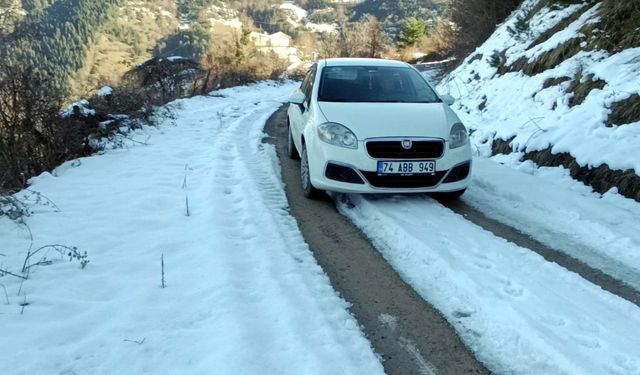 Bartın'da kar yağışı bitti etkisi sürüyor