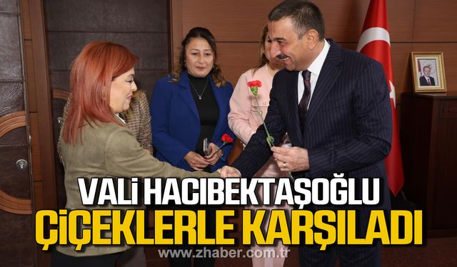 Vali Hacıbektaşoğlu kadın Gazetecileri çiçeklerle karşıladı