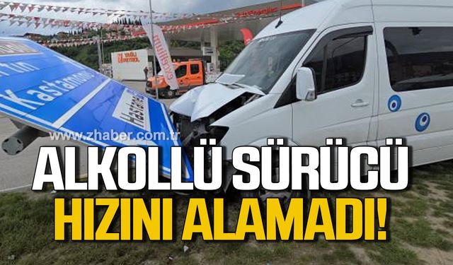 Karabük'te kaza! Minibüs yön tabelasına çarptı!